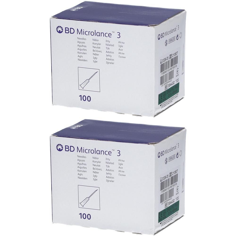 Twee dozen "BD Microlance 3" naalden. Opschrift "100". Blauwe deksels, witte zijkanten met productinfo en barcode.