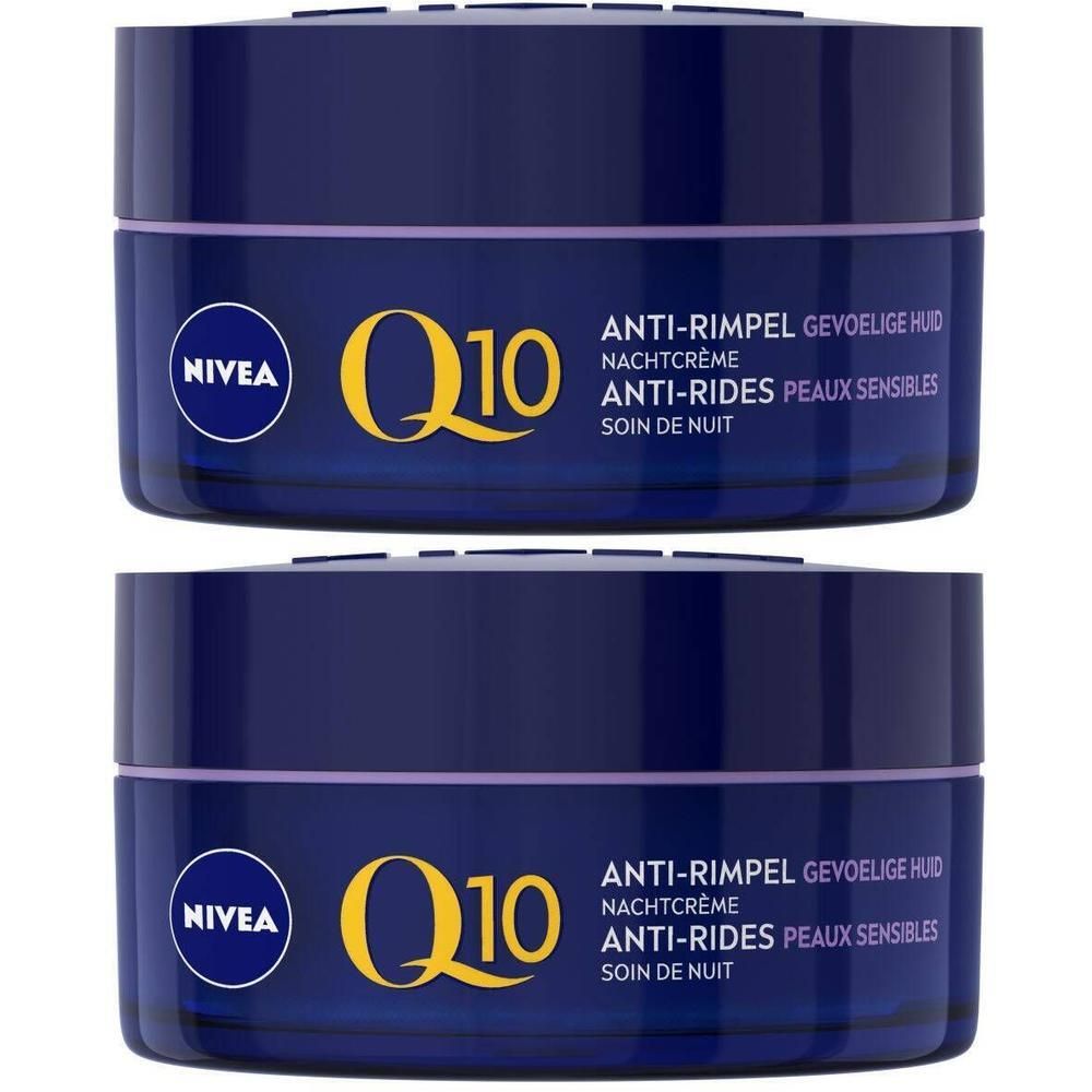 Deux pots de crème de nuit anti-rides Nivea Q10 pour peaux sensibles. Pots bleus avec logo Q10 jaune et texte blanc.