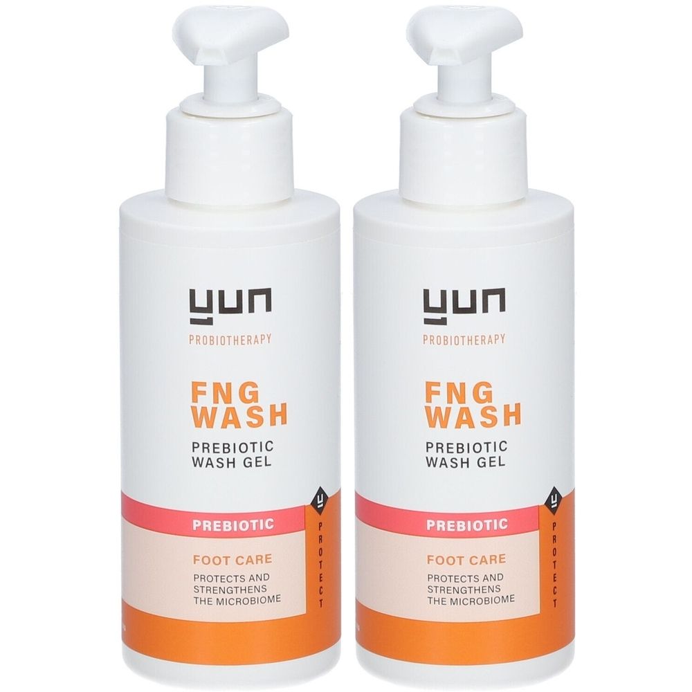 Twee witte flessen met pomp. Opschrift: YUN, FNG WASH, Prebiotic Wash Gel. Voetverzorging. Beschermt en versterkt het microbioom.