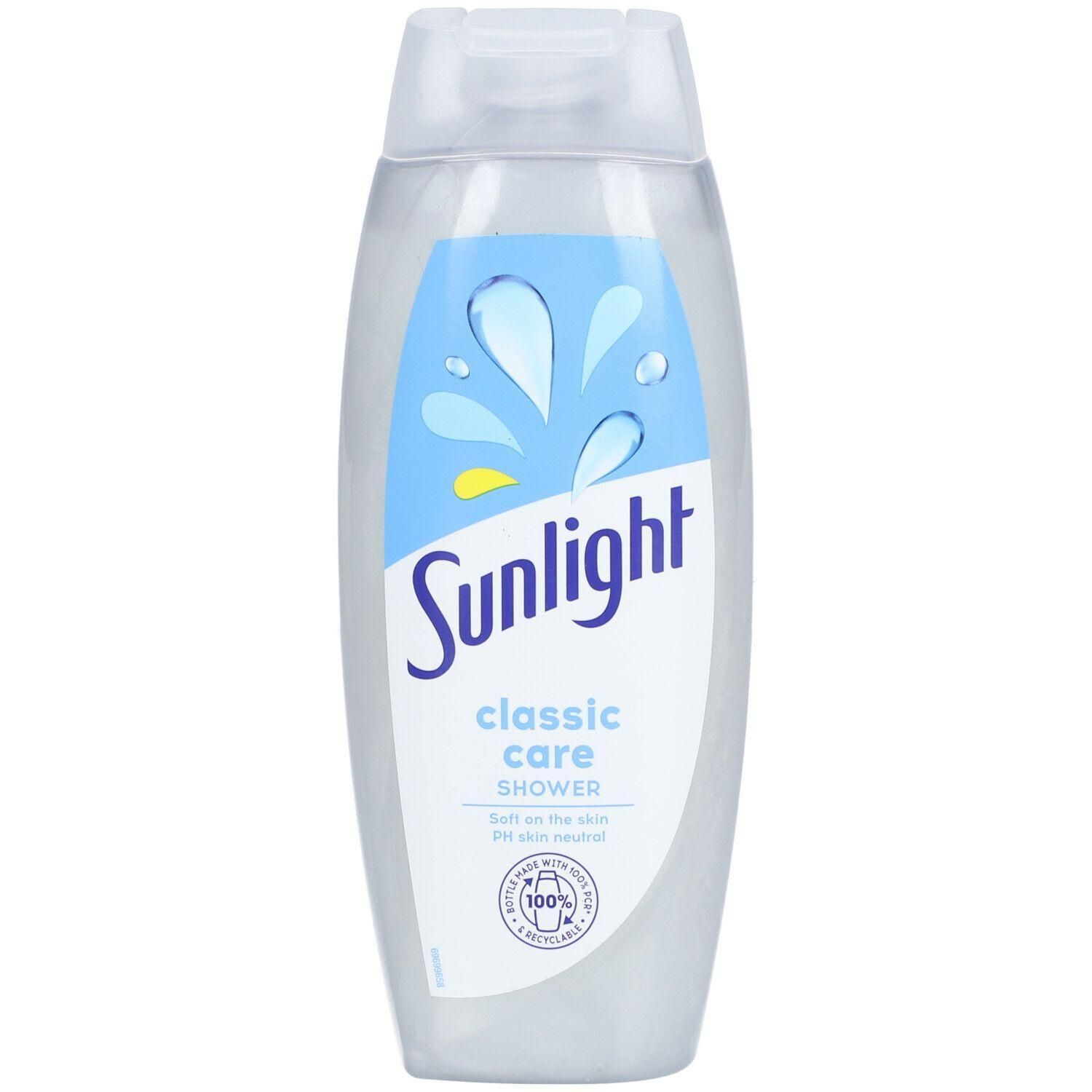Flacon transparent avec étiquette bleue et blanche. Inscription Sunlight Classic Care Shower. Motif gouttes d'eau.