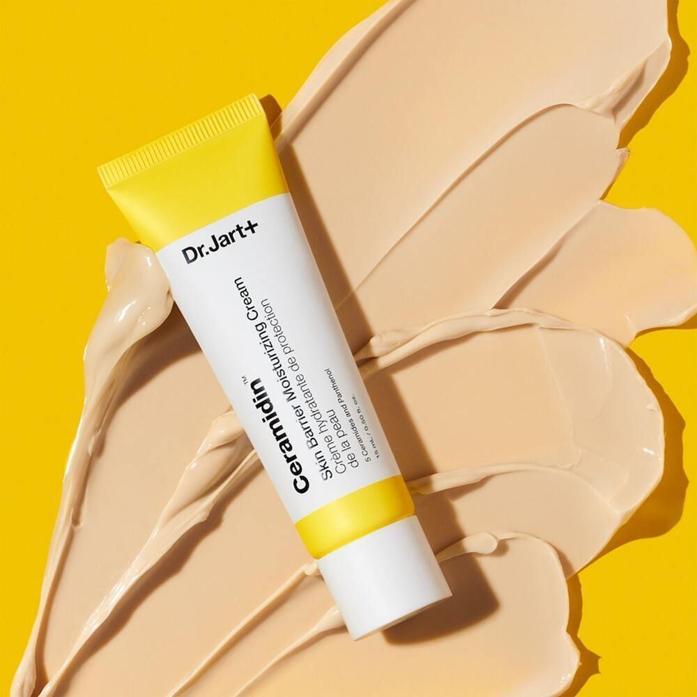 Tube jaune sur fond beige. Inscription : Dr.Jart+ Ceramidin Skin Barrier Moisturizing Cream.