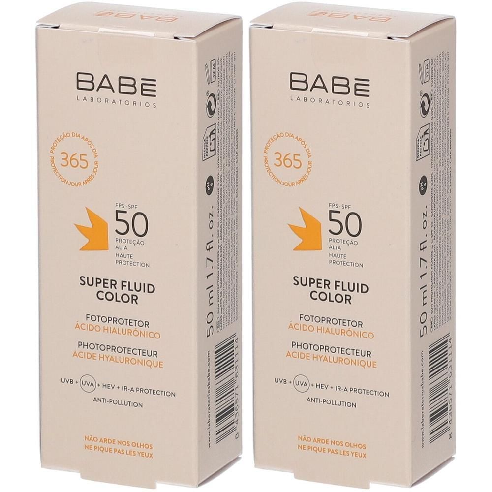 Deux boîtes rectangulaires. Inscription: BABÉ, SPF 50, Super Fluid Color, 50 ml. Texte en portugais et français.