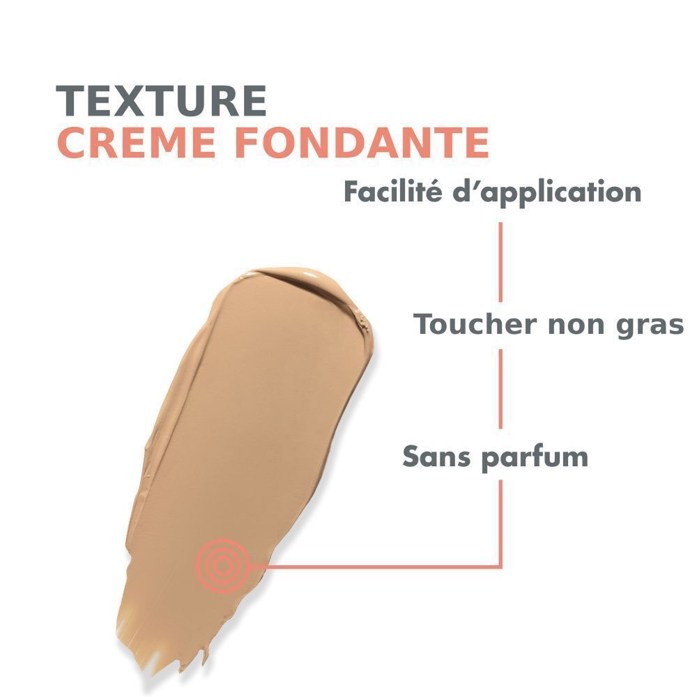 Texture crème beige sur fond blanc. Texte: Texture crème fondante, Facilité d'application, Toucher non gras, Sans parfum.