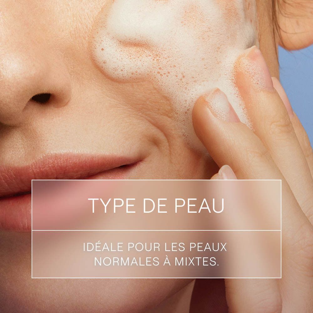Mousse sur le visage. Texte : TYPE DE PEAU. Idéale pour les peaux normales à mixtes.