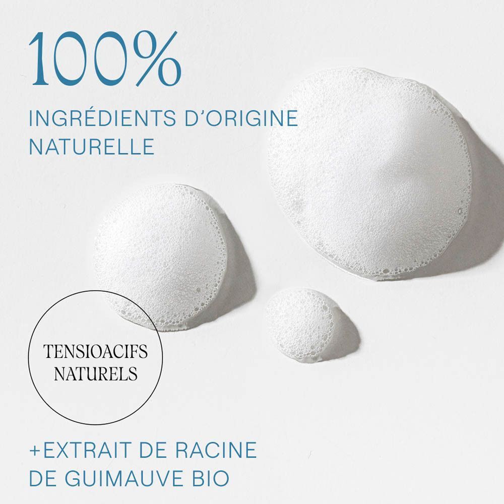Trois morceaux de mousse. Texte : 100% INGRÉDIENTS D'ORIGINE NATURELLE. Tensoactifs naturels. + EXTRAIT DE RACINE DE GUIMAUVE BIO.