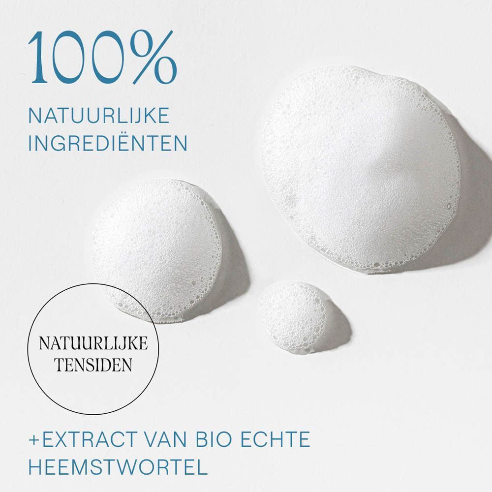 Drie stukken schuim. Tekst: 100% NATUURLIJKE INGREDIËNTEN. Natuurlijke tensiden. + EXTRACT VAN BIO ECHTE HEEMSTWORTEL.
