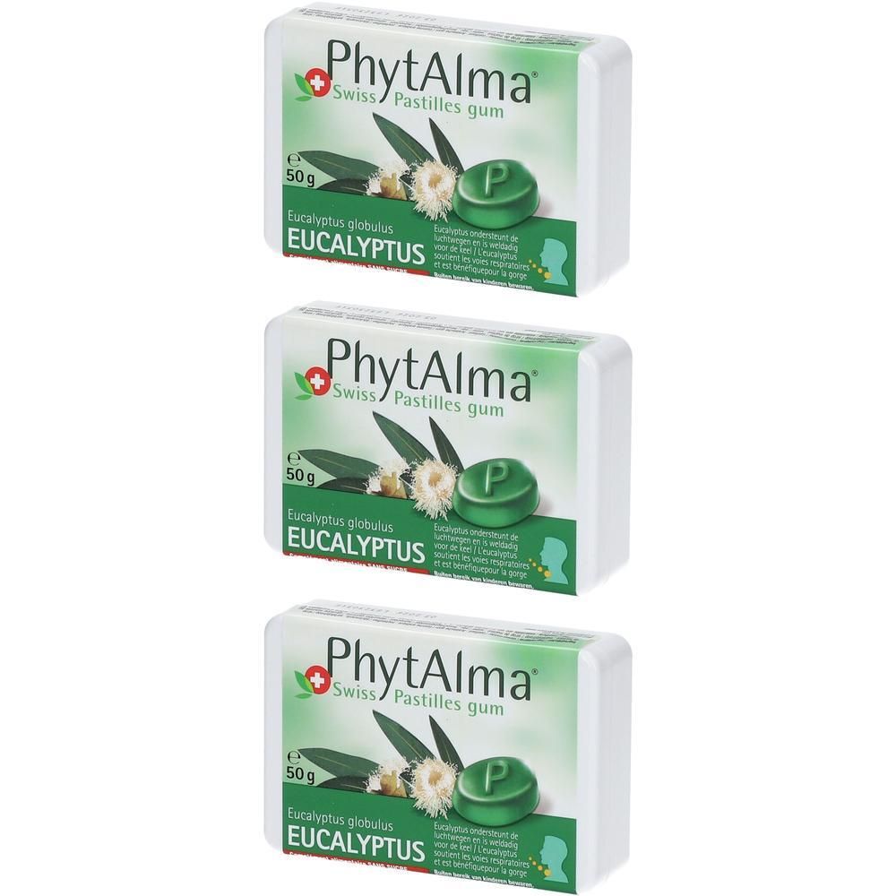 Drie verpakkingen PhytAlma Pastilles gum. Elke verpakking toont het logo, de productnaam, het gewicht en de aanduiding Eucalyptus.