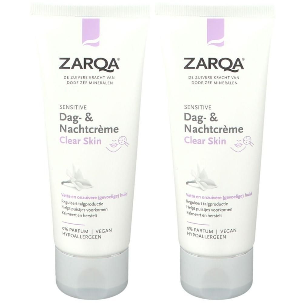 Twee tubes Zarqa Clear Skin Crème de Jour et Nuit. Witte tubes met paarse accenten en tekst. Vegan, hypoallergeen.