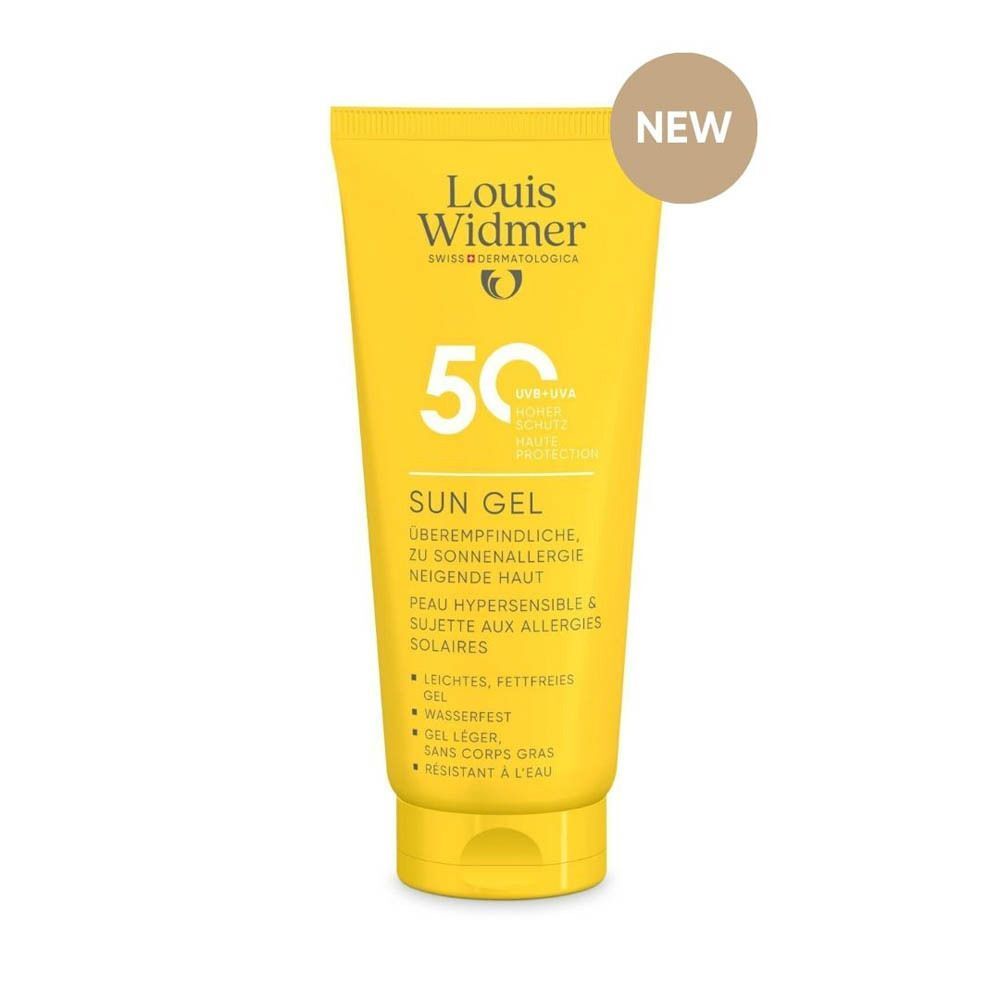 Gele tube Louis Widmer Sun Gel SPF50 naast lachende vrouw. Cirkel met "Nieuw".