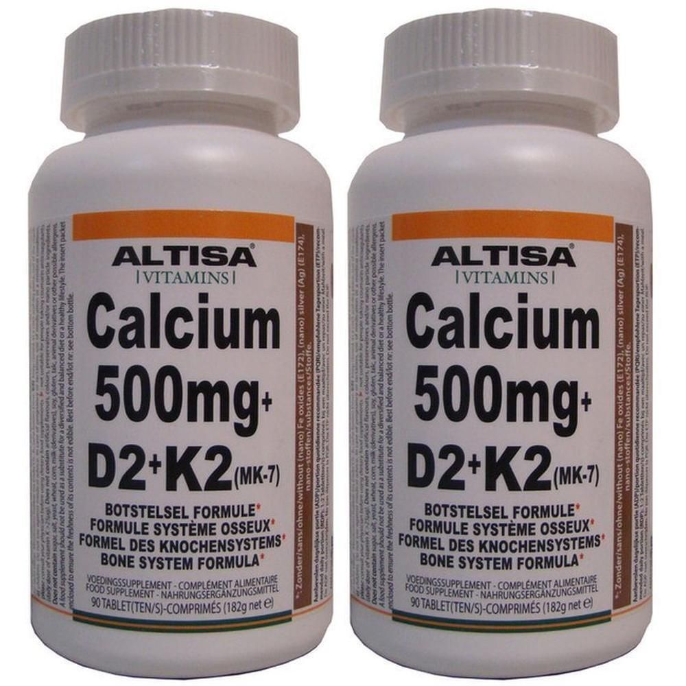 Deux flacons blancs avec étiquettes oranges. Inscription : Altisa Calcium 500mg+D2+K2. Contient 90 comprimés.
