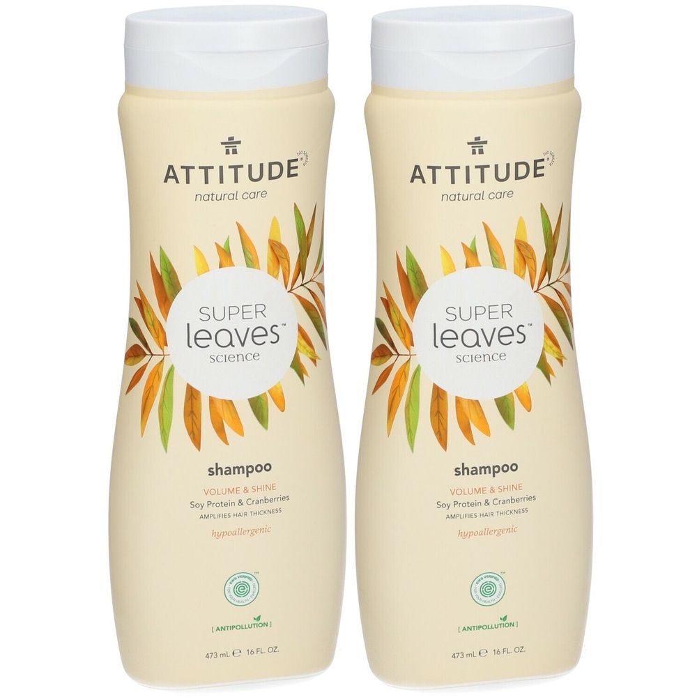 Twee shampoo flessen. Beige flessen met witte doppen. Opschrift: ATTITUDE, Super Leaves, Shampoo, Volume & Shine.