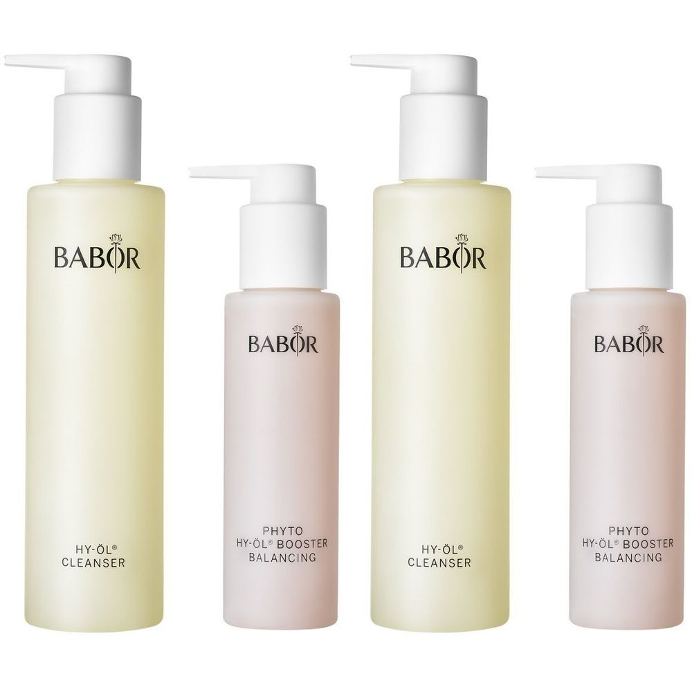 Vier flessen. Twee grote, gelige flessen met pomp en twee kleinere, roze flessen. Opschrift BABOR.