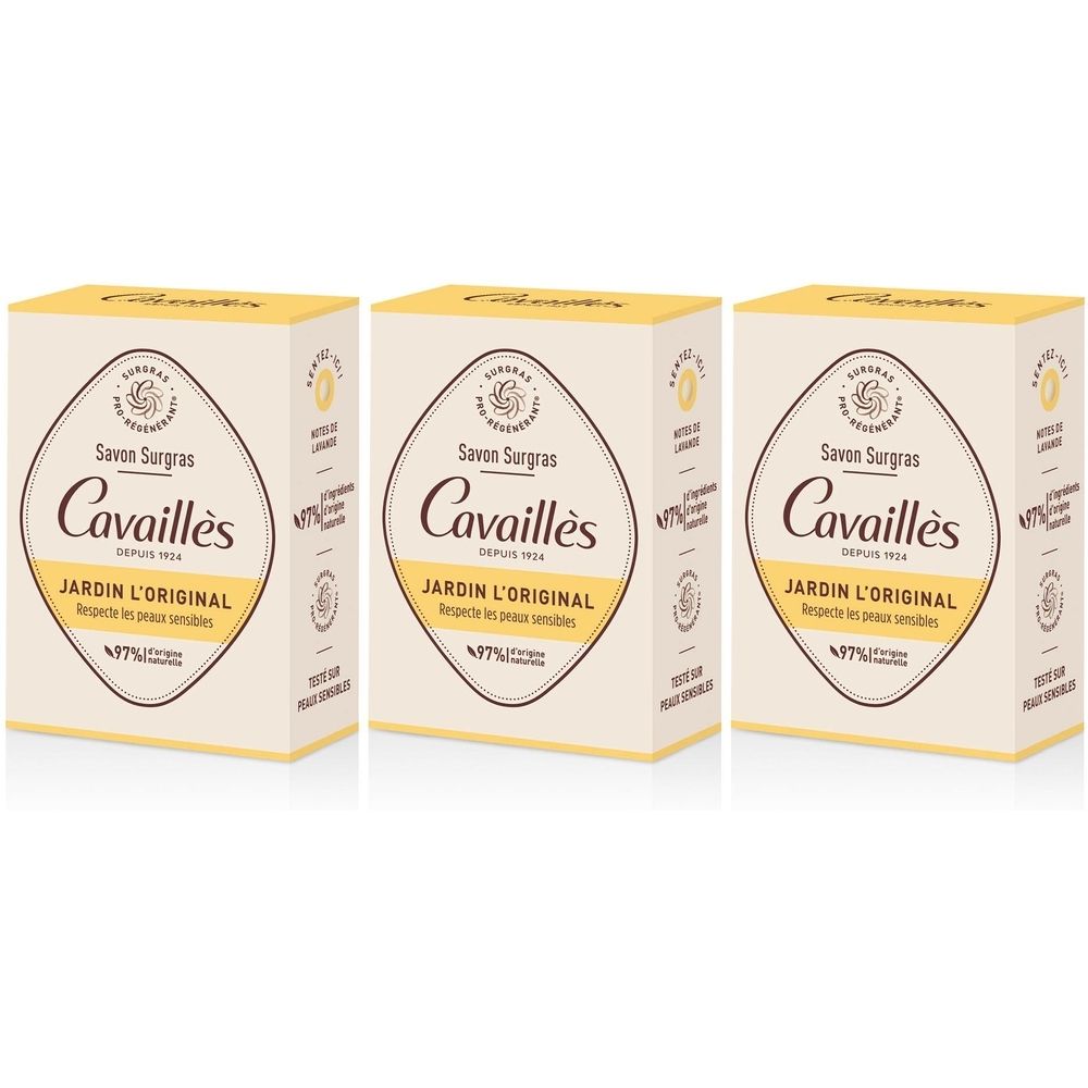 Drie vierkante dozen. Elke doos toont "Savon Surgras Cavaillès Jardin L'Original".