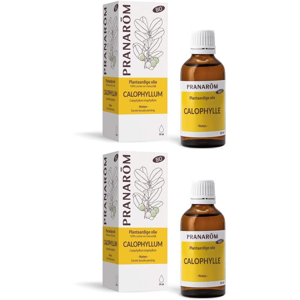 Twee flessen en verpakkingen van Pranarôm Calophylle Bio-olie. Flessen met geel etiket, verpakking met plantillustratie.