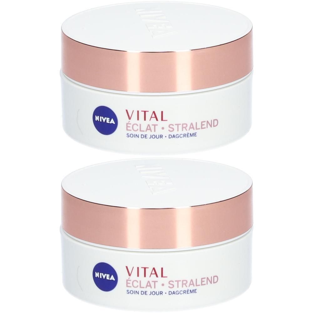 Deux pots de Nivea Vital Éclat Soin de Jour. Récipients blancs avec couvercles roses. Inscription : Vital Éclat Stralend.