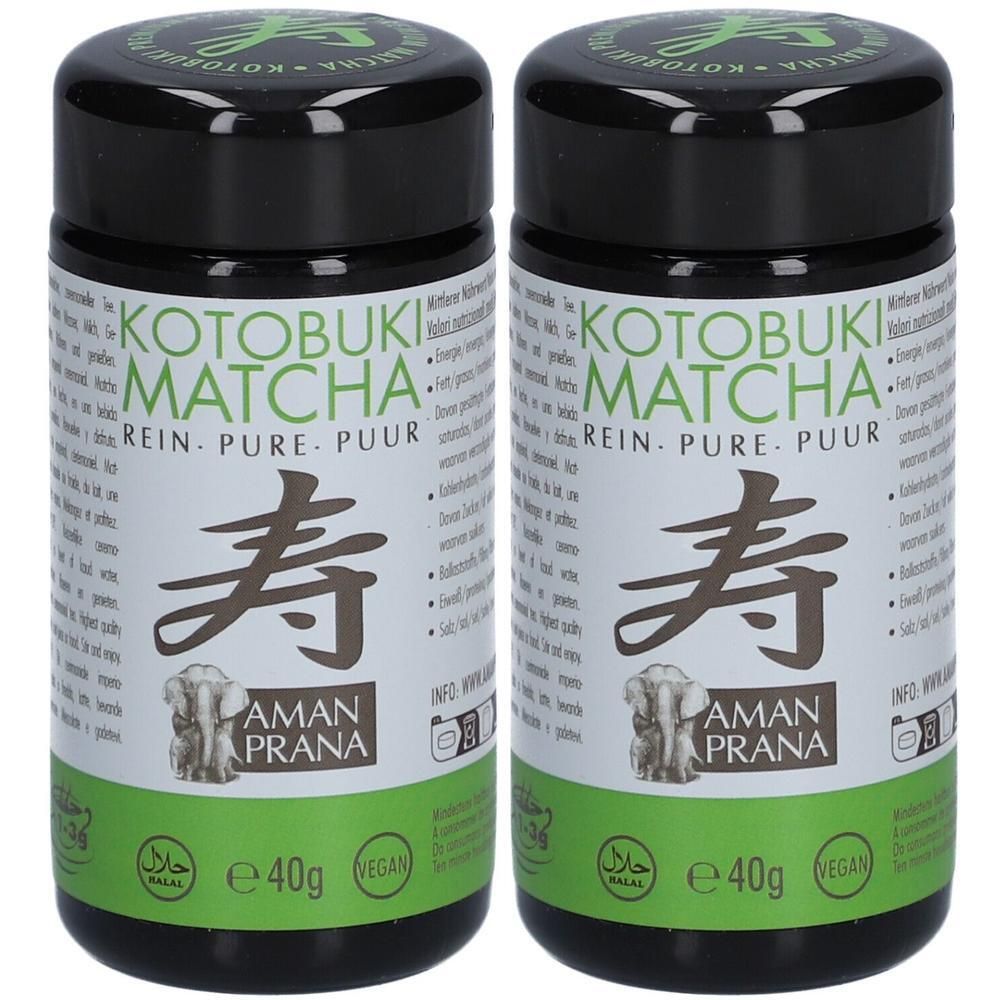 Deux boîtes noires avec étiquette verte. Inscription : Kotobuki Matcha, Rein, Pure, Puur. Logo : Amanprana. Avec labels Halal et Vegan.