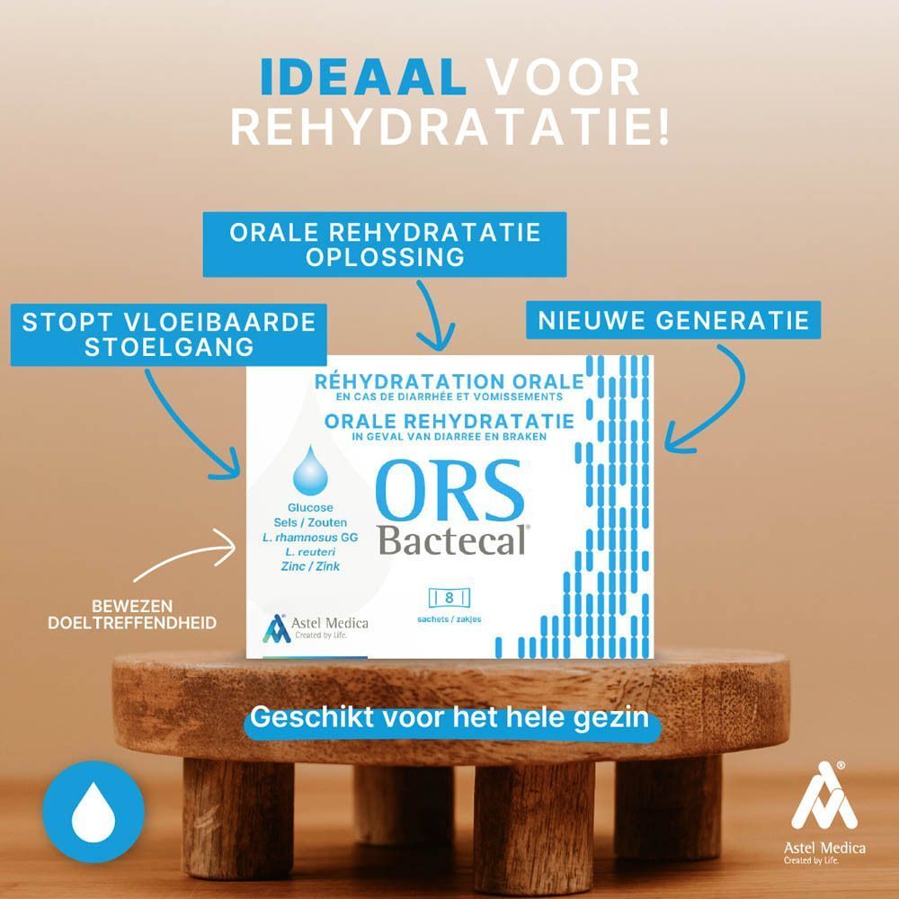 Pak ORS Bactecal® op een houten standaard, met tekst over orale rehydratatie.