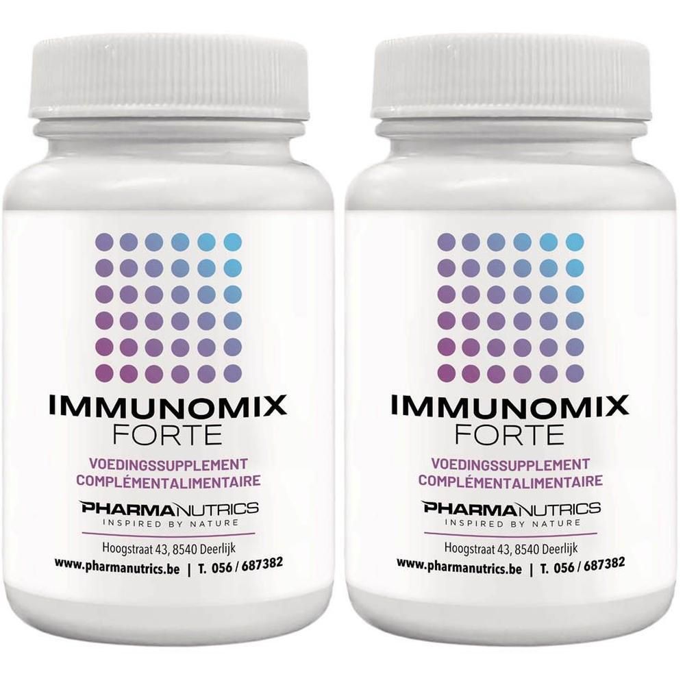 Twee witte flessen met de tekst IMMUNOMIX FORTE. Opschrift: VOEDINGSSUPPLEMENT, COMPLÉMENTALIMENTAIRE. Merk: PHARMANUTRICS.