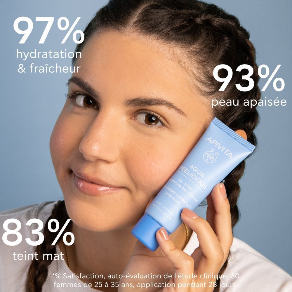 Femme avec tube. Inscription : Apivita, Aqua Beelicious. 97% hydratation & fraîcheur, 83% teint mat.