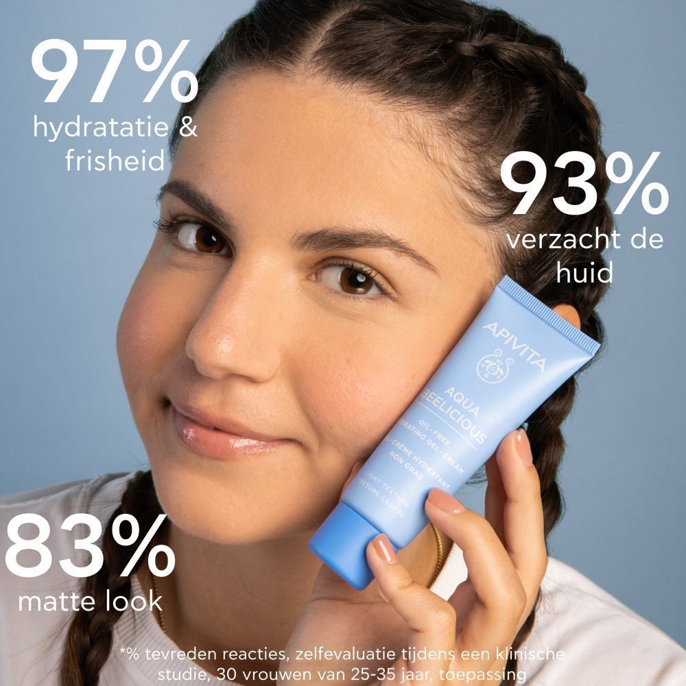 Vrouw met tube. Opschrift: Apivita, Aqua Beelicious. 97% hydratatie & frisheid, 83% matte look.