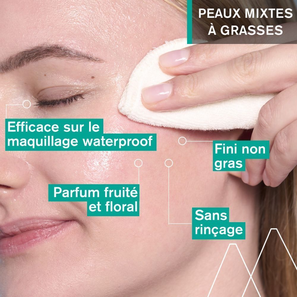 Femme nettoyant son visage avec un coton. Texte: Efficace sur le maquillage waterproof, parfum fruité, sans rinçage.