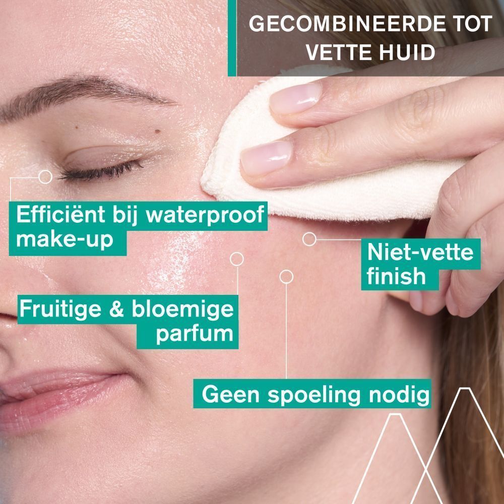 Vrouw reinigt gezicht met wattenschijfje. Tekst: Effectief bij waterproof make-up, fruitige geur, geen spoelen nodig.