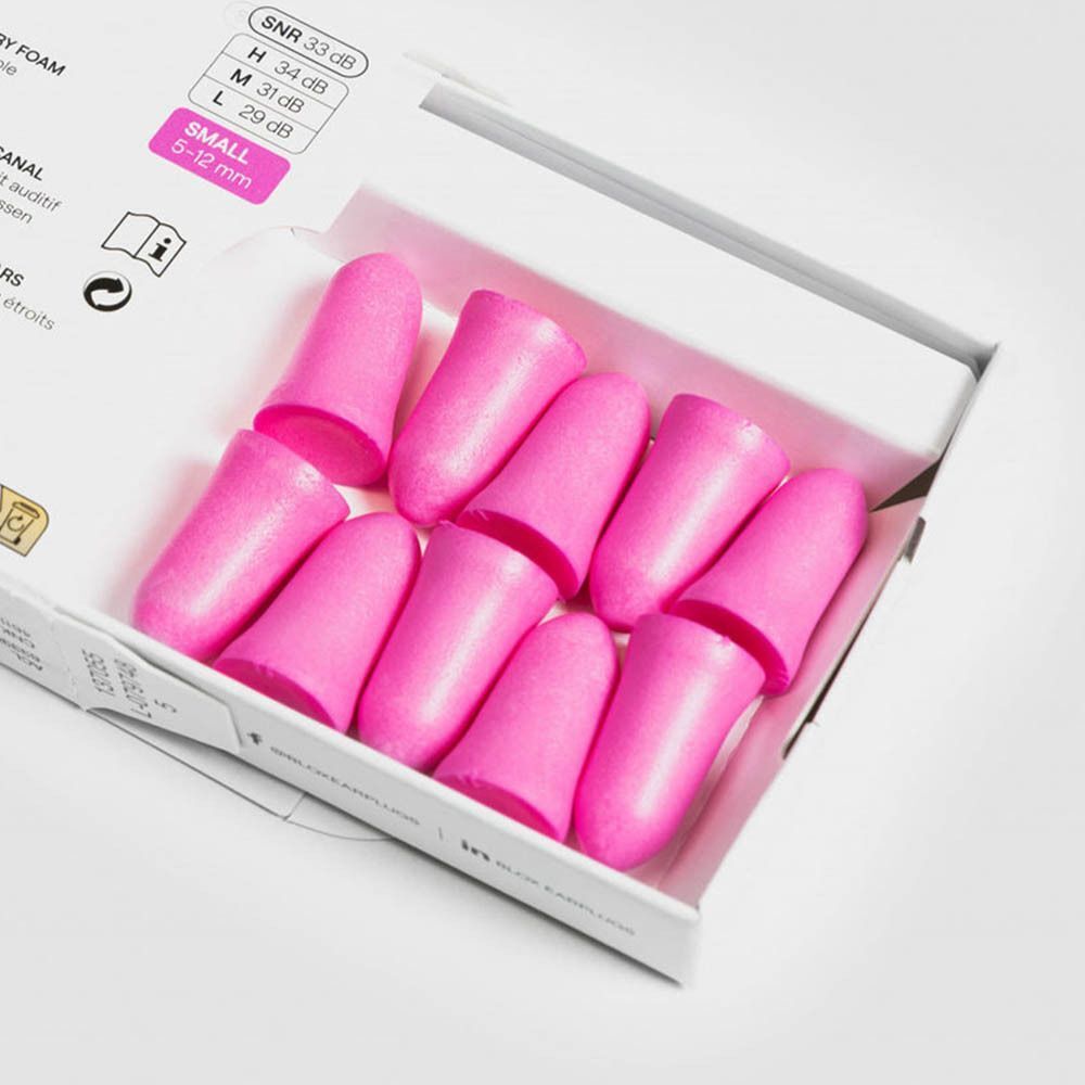Open doos met roze oordopjes. Tien oordopjes zichtbaar. "SMALL" staat op de doos.