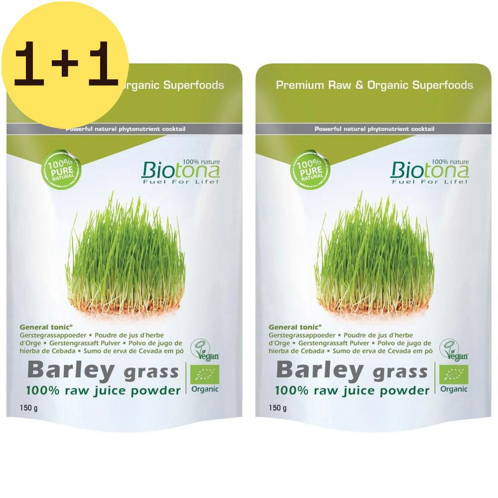 Twee zakjes "Biotona Barley grass". Opschrift: 100% rauw sap poeder, biologisch. Groen en wit ontwerp met afbeelding van gras.