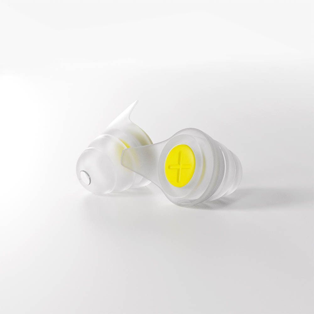 Deux bouchons d'oreille transparents avec des éléments jaunes. Forme adaptée à l'oreille.