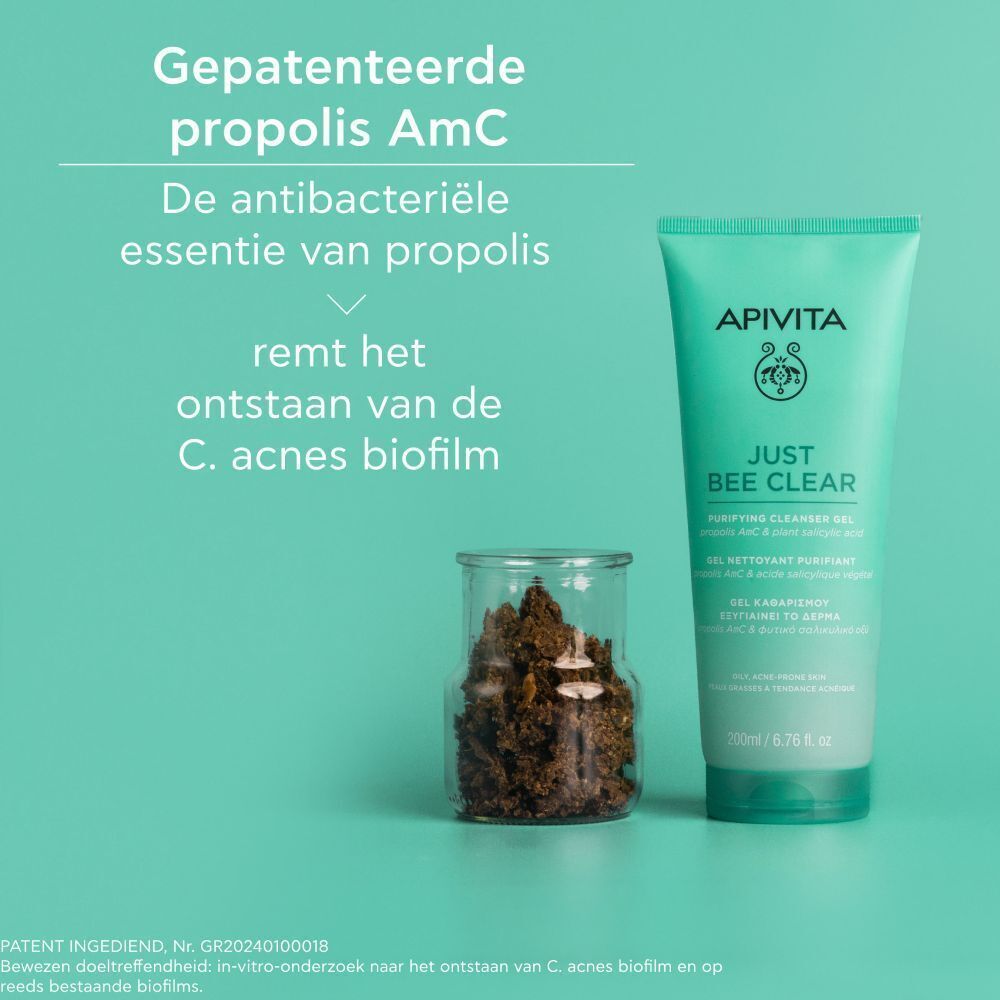 Apivita Just Bee Clear Gel, turquoise, met gepatenteerde Propolis AmC en tekst.