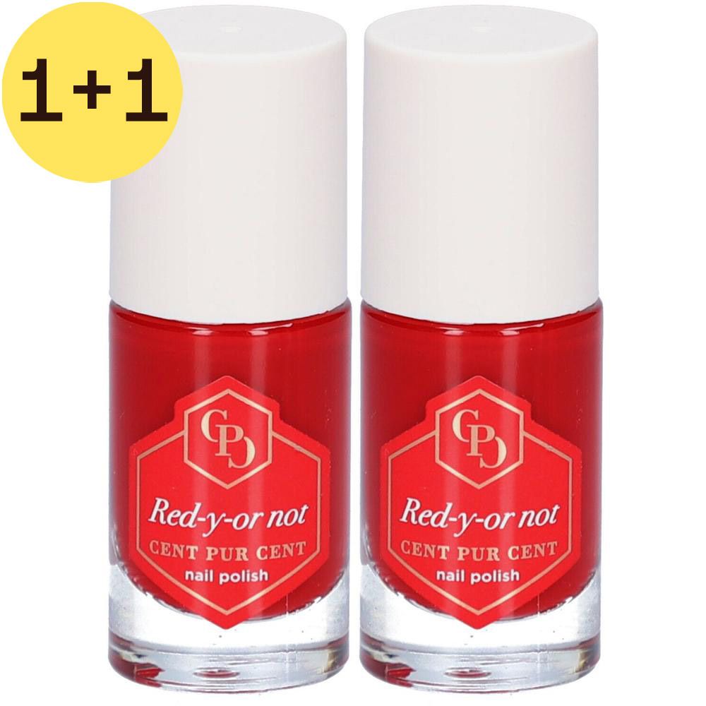 Twee flessen rode nagellak. Labels met "Red-y-or not" en "CENT PUR CENT nail polish". Witte doppen.