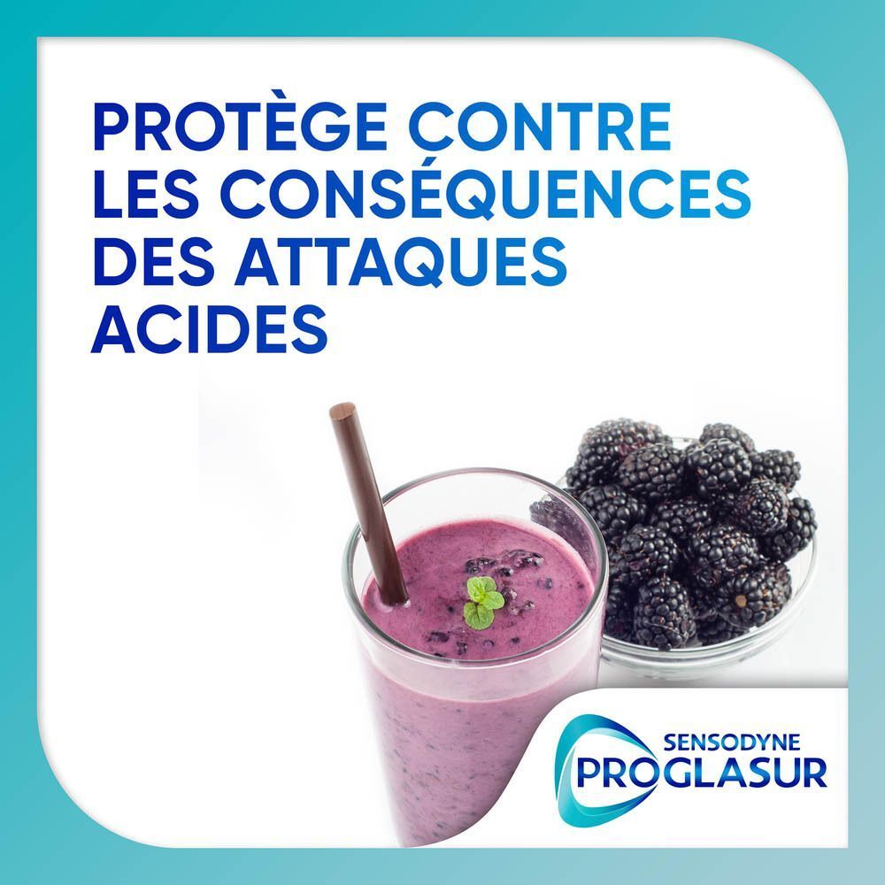 Verre de smoothie et mûres. Texte : Protège contre les attaques acides. Logo Sensodyne Proglasur.