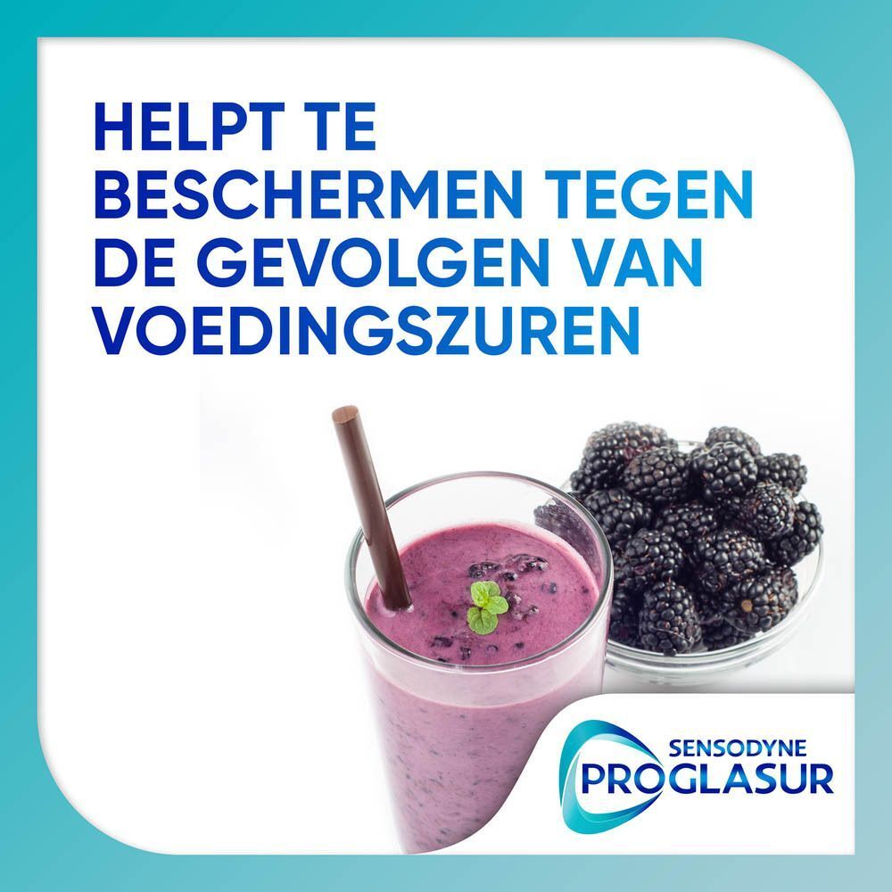 Glas met smoothie en bramen. Tekst: Helpt te beschermen tegen de gevolgen van voedingszuren. Logo Sensodyne Proglasur.