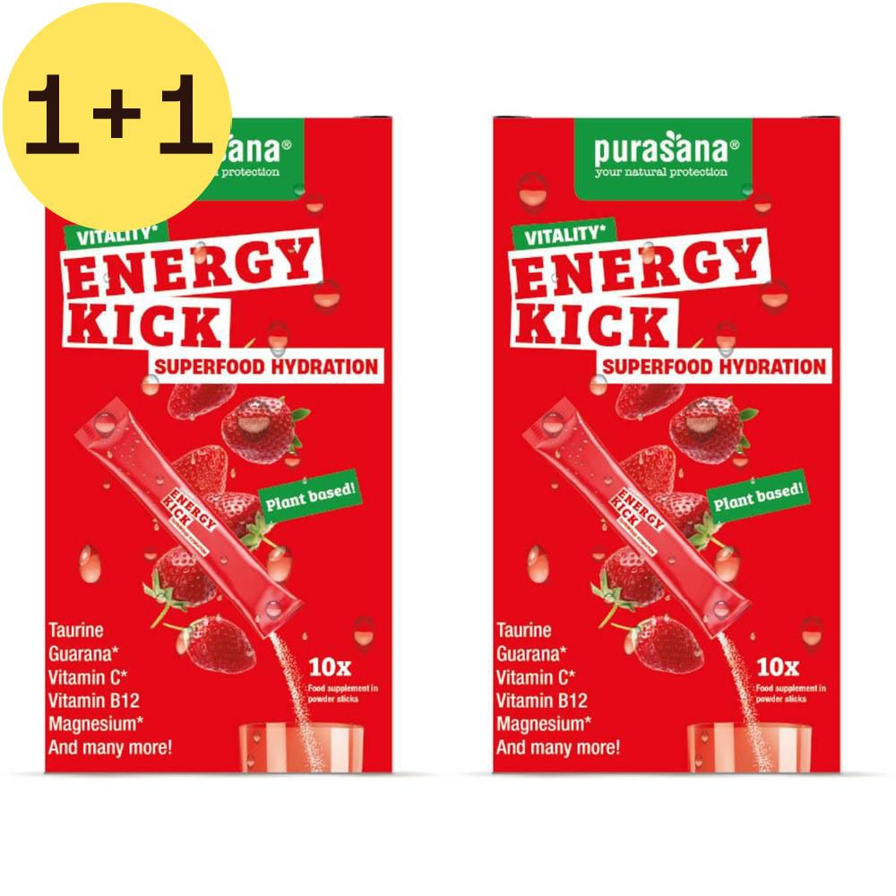 Twee rode verpakkingen met "Energy Kick"-sticks. Aardbeien en productsticks afgebeeld. 10 sticks per verpakking.