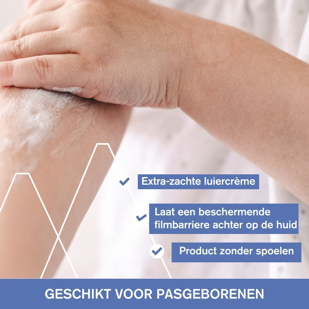 Hand brengt crème op arm aan. Tekst: Extra-zachte luiercrème, laat beschermende film achter, product zonder spoelen.