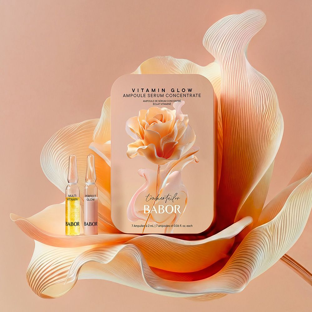 Emballage avec motif floral et deux ampoules. Marque : Babor. Noms des produits visibles.