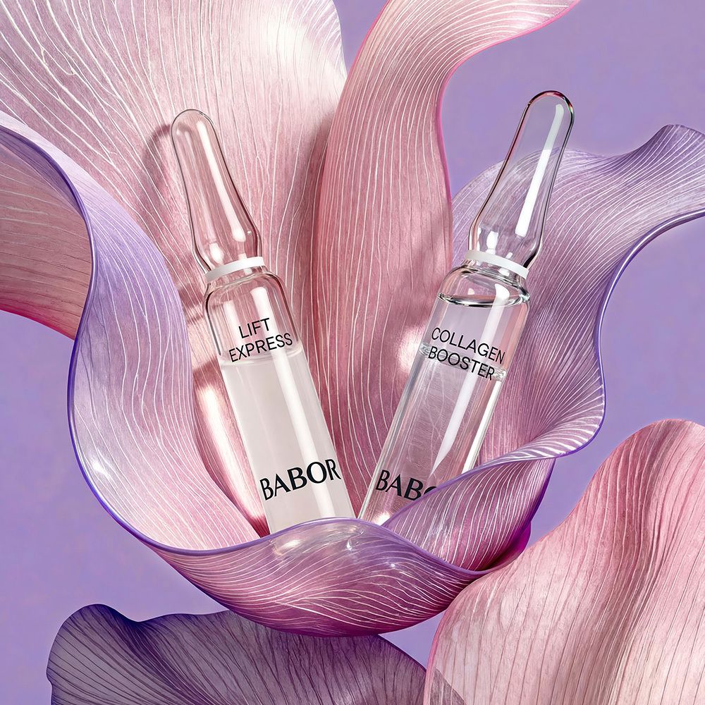 Twee ampullen in een bloem. Opschrift: BABOR, LIFT EXPRESS, COLLAGEN BOOSTER.