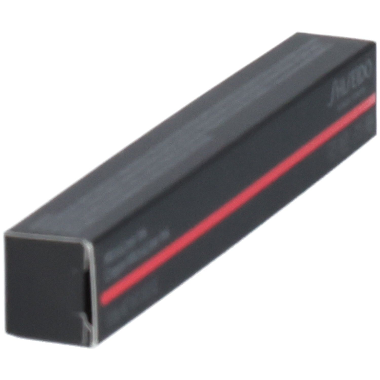 Emballage de fond de teint Shiseido, rectangulaire, noir avec une bande rouge.
