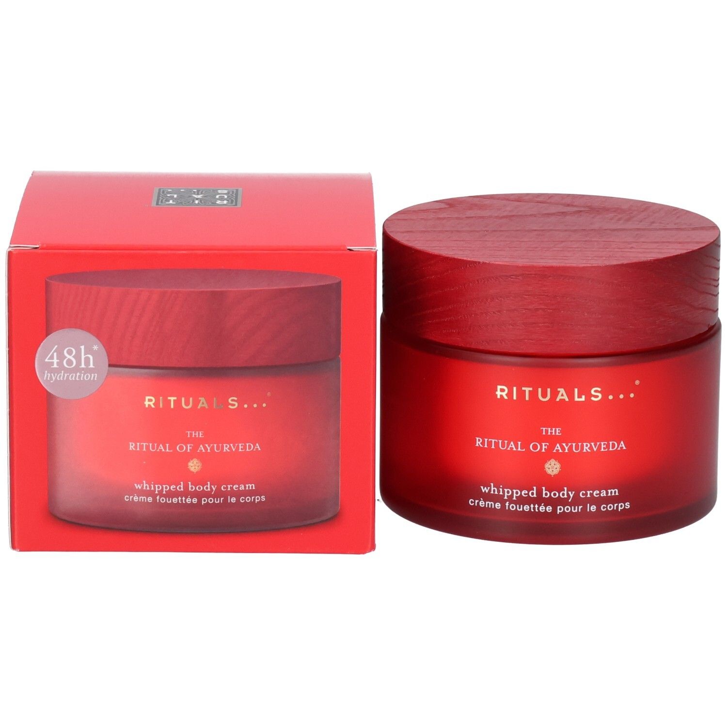 RITUALS The Ritual of Ayurveda Body Cream pot naast de rode verpakking met 48h hydratatie vermelding.