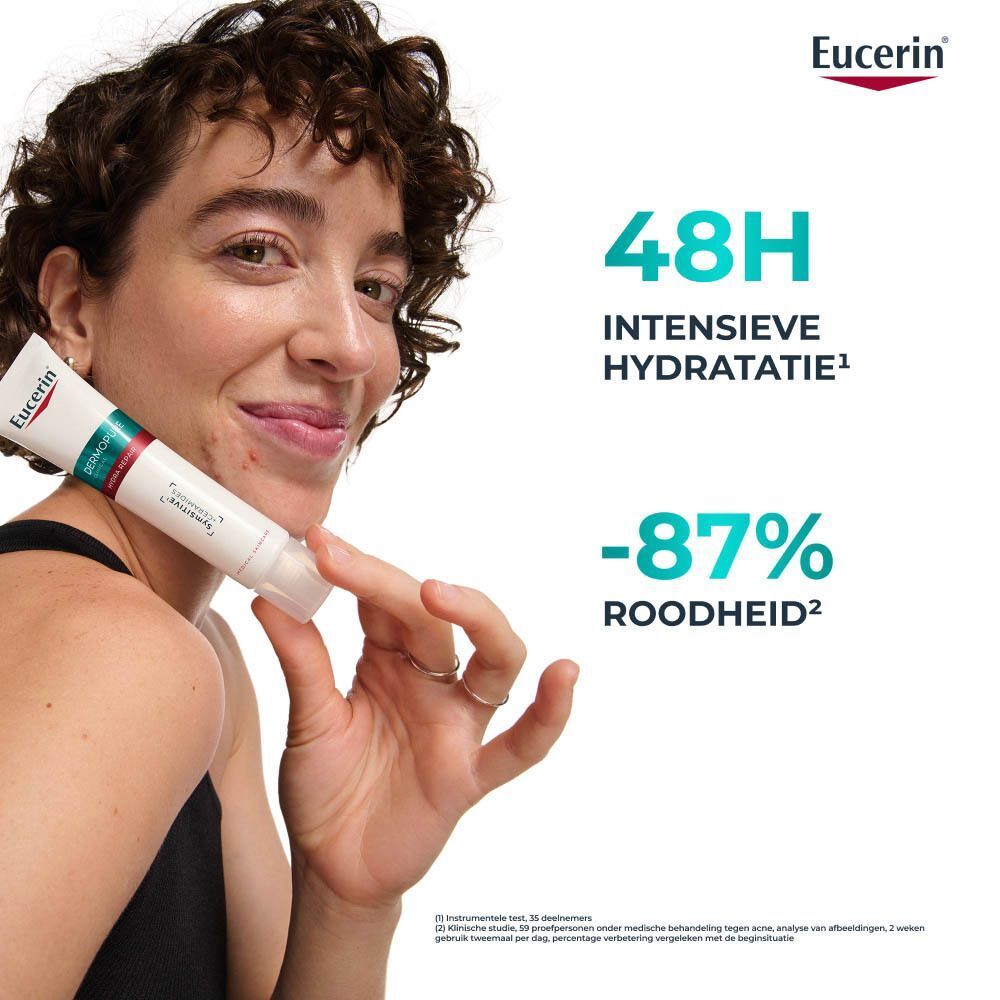 Vrouw met product. Tekst: 48H intensieve hydratatie. -87% Roodheid. Eucerin DERMOPURE CLINICAL.