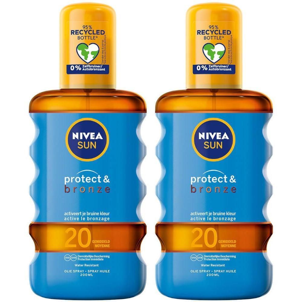 Twee blauwe flessen zonnebrandcrème. Opschrift: Nivea Sun Protect & Bronze, SPF 20. 95% gerecyclede fles.