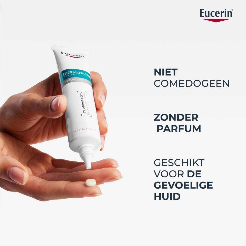 Hand met Eucerin Dermopure Clinical Peeling 10. Tekst: Niet-comedogeen, zonder parfum, geschikt voor de gevoelige huid.