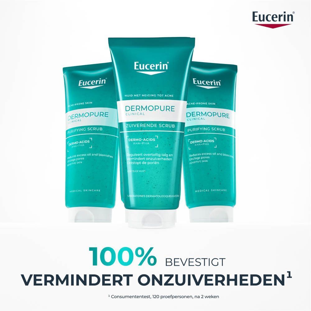 Drie tubes Eucerin DERMOPURE CLINICAL Zuiverende Scrub. Merk en naam zichtbaar. Tekst: Vermindert onzuiverheden.