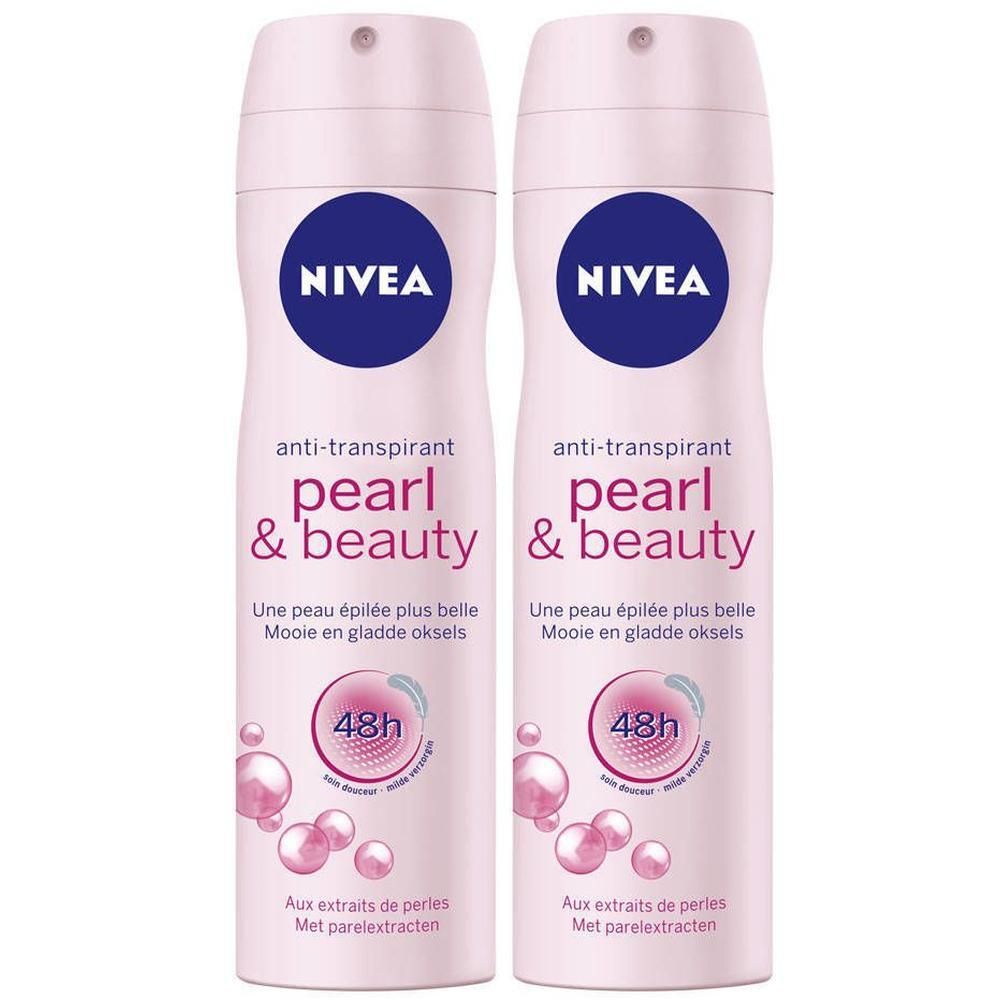 Twee NIVEA anti-transpirant sprays. Roze flessen met blauw logo en opschrift 'Pearl & Beauty'.