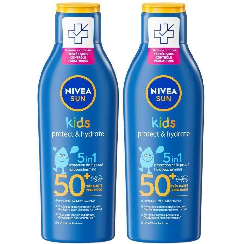 Deux flacons bleus Nivea Sun Kids. Bouchon jaune, texte bleu. SPF 50+ et protection 5-en-1.