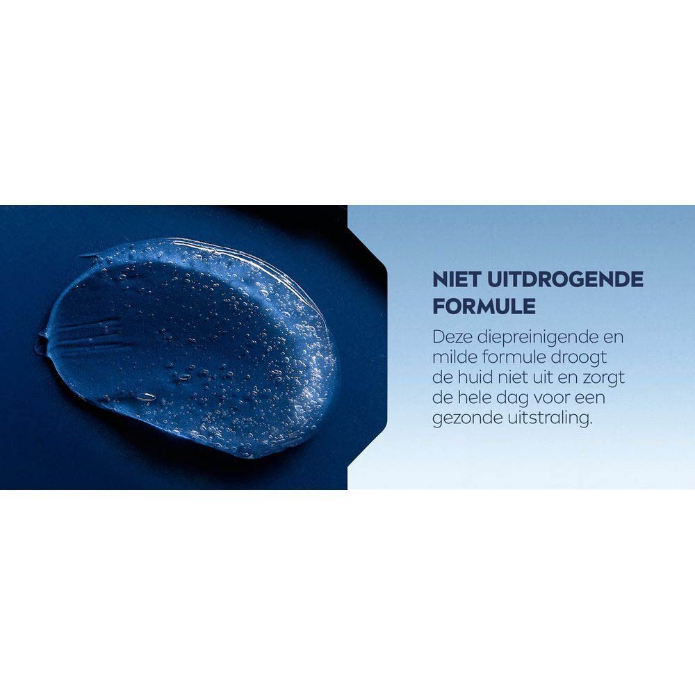 Close-up van een blauwe geltextuur. Tekst: Niet uitdrogende formule. Reinigt mild, droogt de huid niet uit.