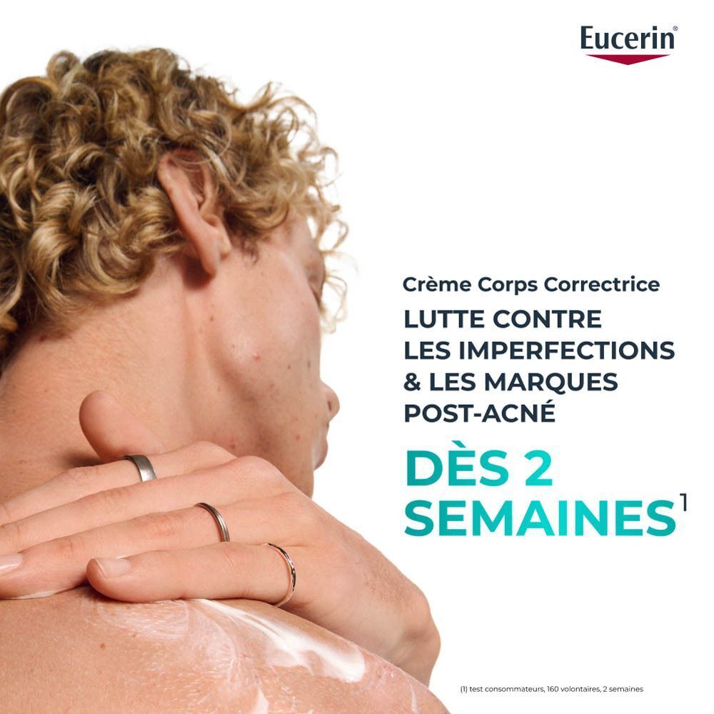 Homme avec crème sur le dos. Texte: Crème Corps Correctrice, lutte contre les imperfections & les marques post-acné.