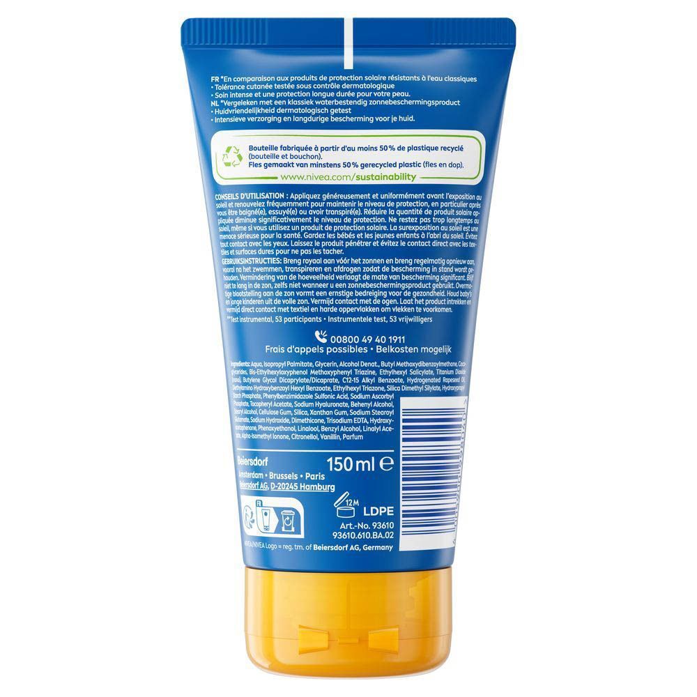 Hand houdt blauwe tube. Opschrift: Nivea Sun Protect & Hydrate Ultra SPF50+. Tekst: UV-bescherming, waterbestendig, 48u hydratatie.