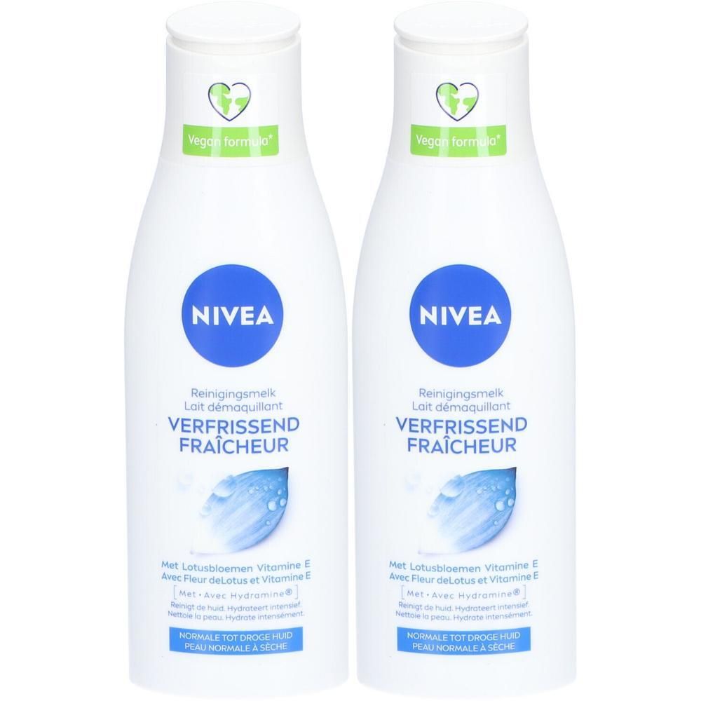 Twee witte flessen Nivea Lait Démaquillant Fraîcheur. Blauwe cirkels met Nivea-logo. Groen Vegan-logo. Tekst: VERFRISSEND FRAÎCHEUR.