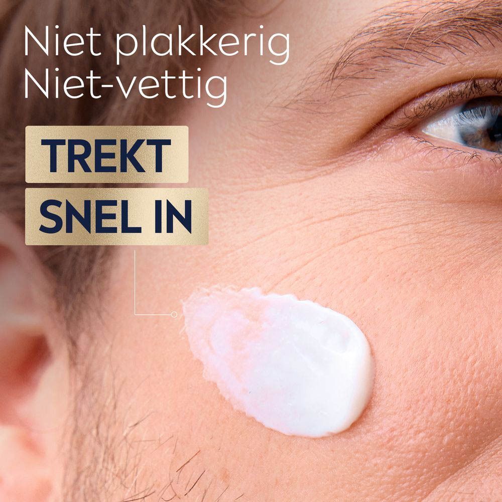 Close-up van een man. Tekst: Dermatologisch goedgekeurd, 0% alcohol, verfrissend.